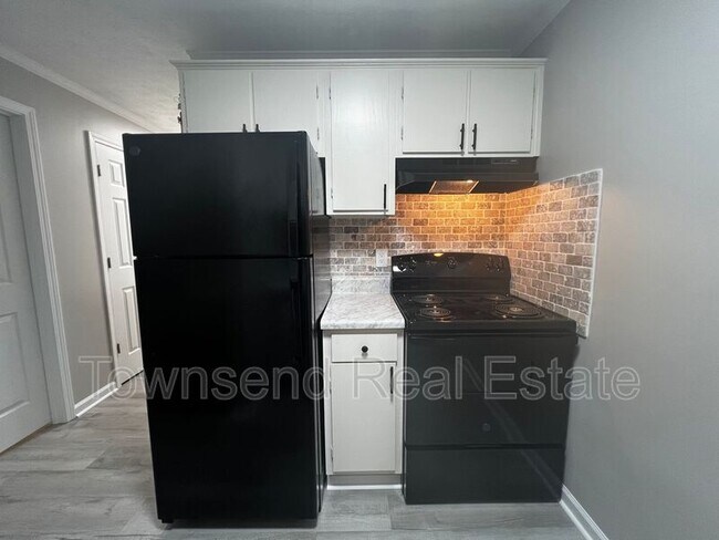 Building Photo - 5853 Century Oaks Dr
