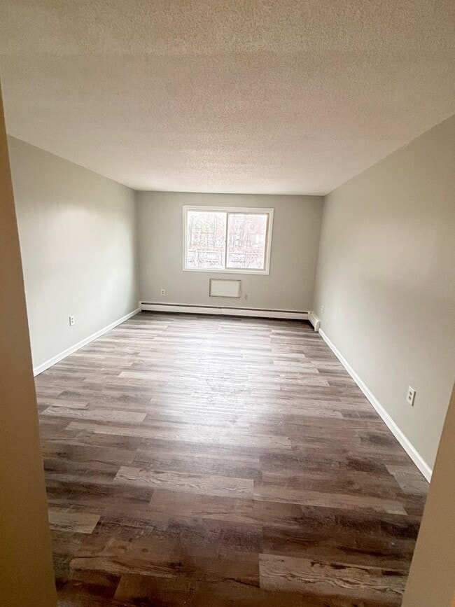 Building Photo - Crestview Apartments