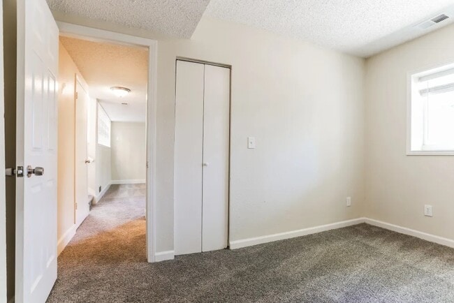 Building Photo - 4442 Biscay St