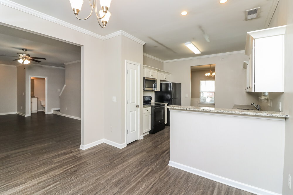 Building Photo - 580 Fieldcrest Dr