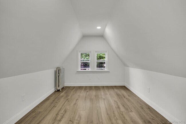 Building Photo - 555 S 5th Ave