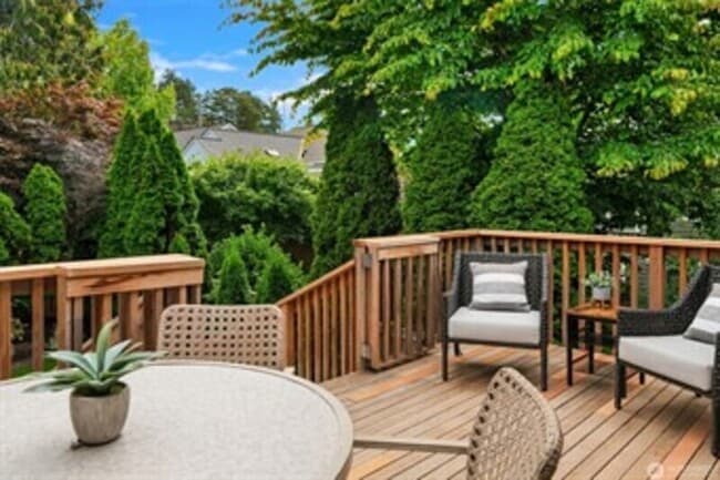 Building Photo - 4510 48th Ave NE