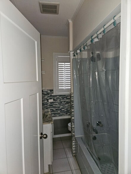 Building Photo - 1039 Clay Ave