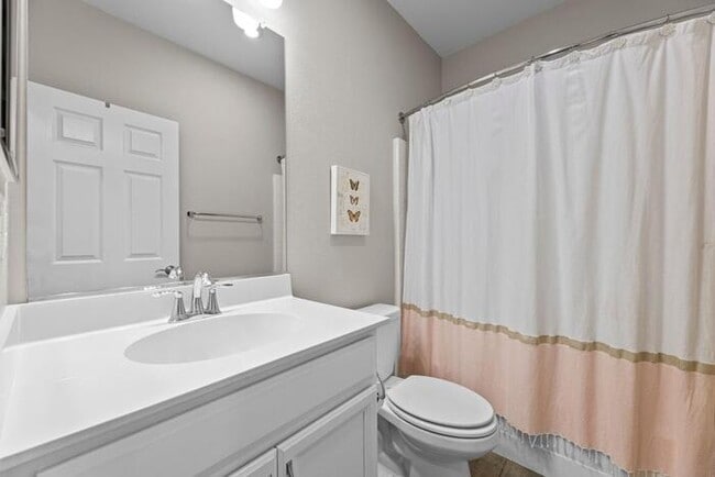 Building Photo - Beautiful 3 Bedroom PLUS bonus Room For Re...