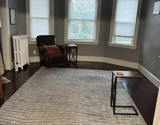 Building Photo - 221 Cole Ave