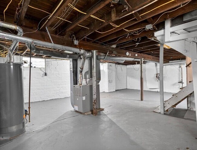 Building Photo - 10100 Yale Ave