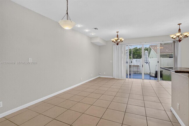 Building Photo - 5337 SW 40th Ave