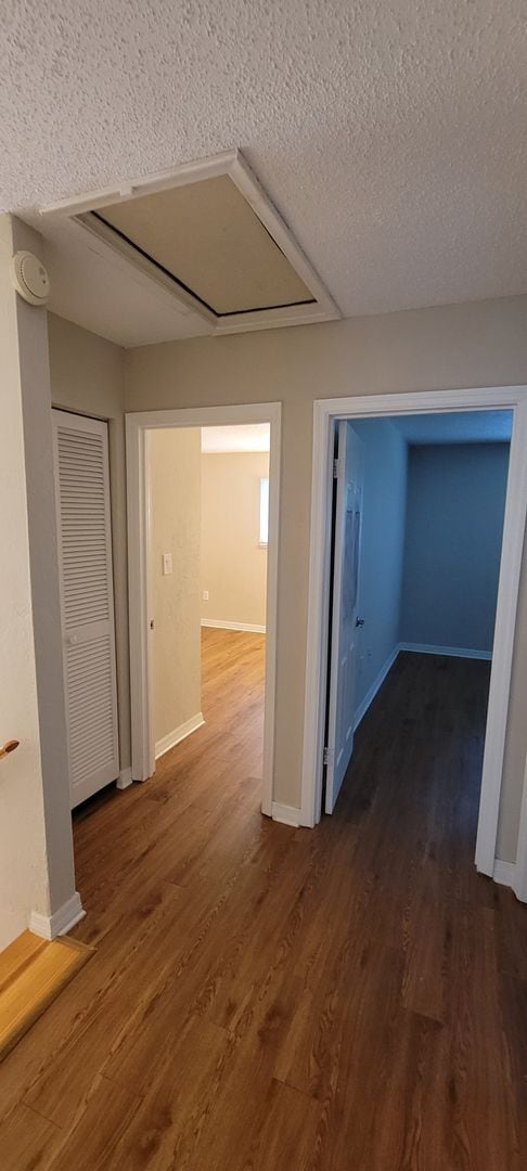 Building Photo - Charming 3/3 Condo