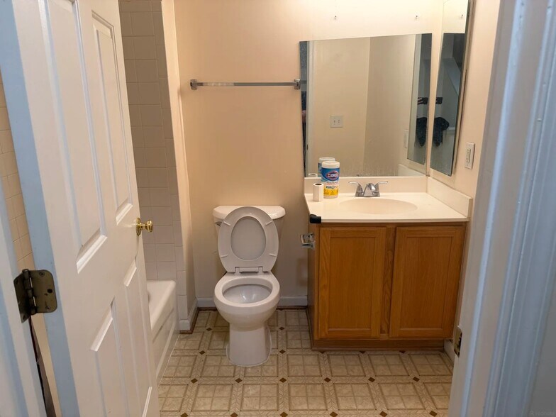 Building Photo - 5823 Pearson Ln