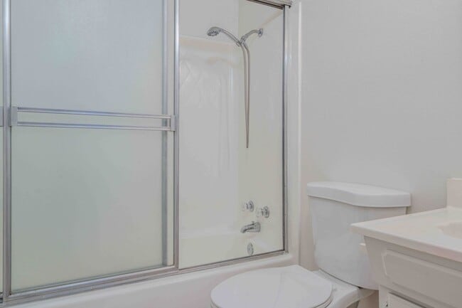 Building Photo - SPACIOUS 2 Bed Townhouse in Garden Grove