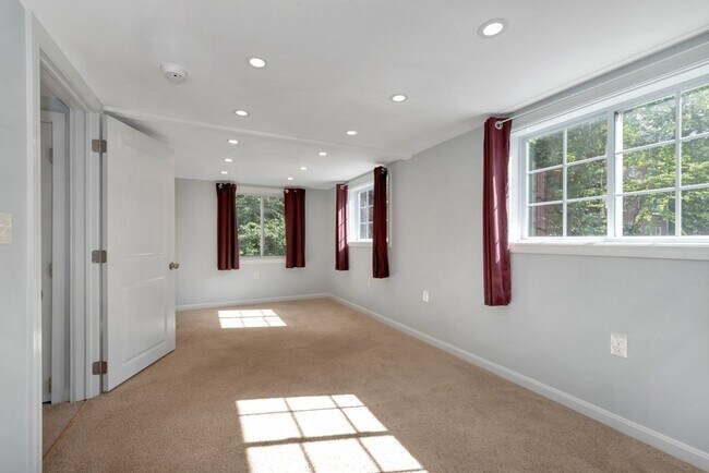 Building Photo - 19 Winthrop Ave