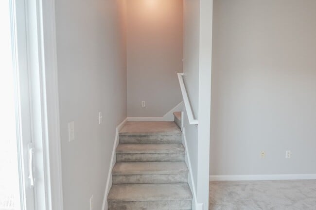 Building Photo - Coming Available