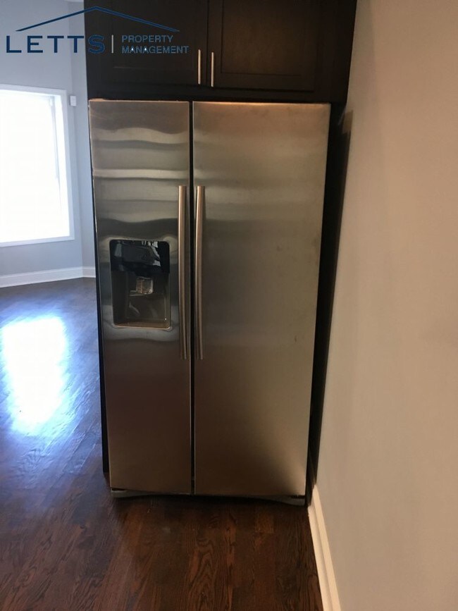 Building Photo - 3653 S Giles Ave