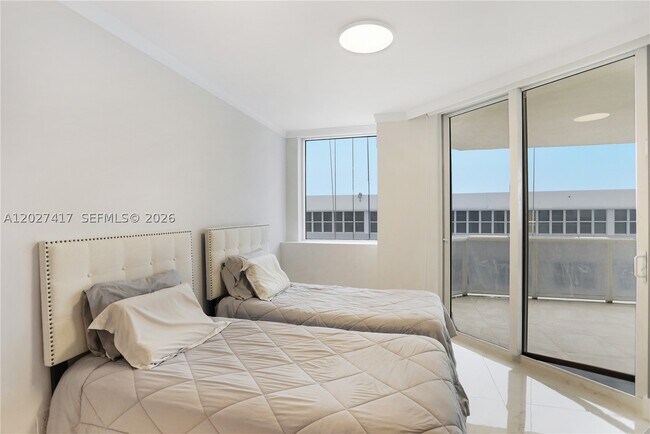 Building Photo - 4775 Collins Ave