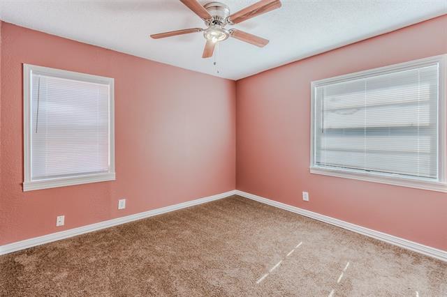 Building Photo - 600 NE 11th St