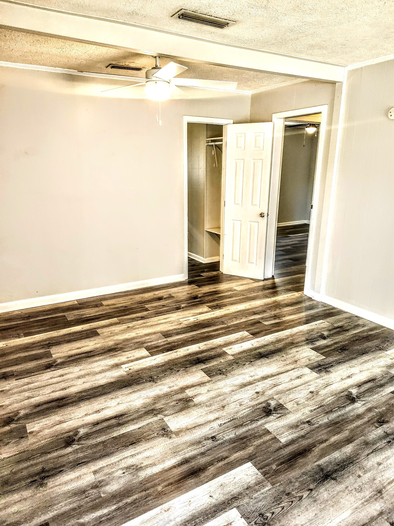 Living room - 5409 Hilltop Ave