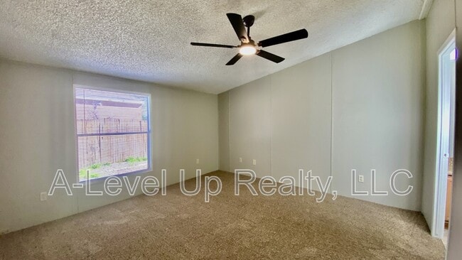 Building Photo - 307 W Lee St