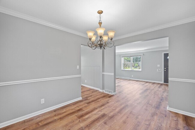 Building Photo - Delhi Township- Cute Single Family 4 bed, ...