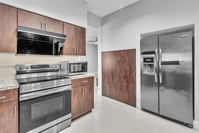 Building Photo - 10301 Panama St