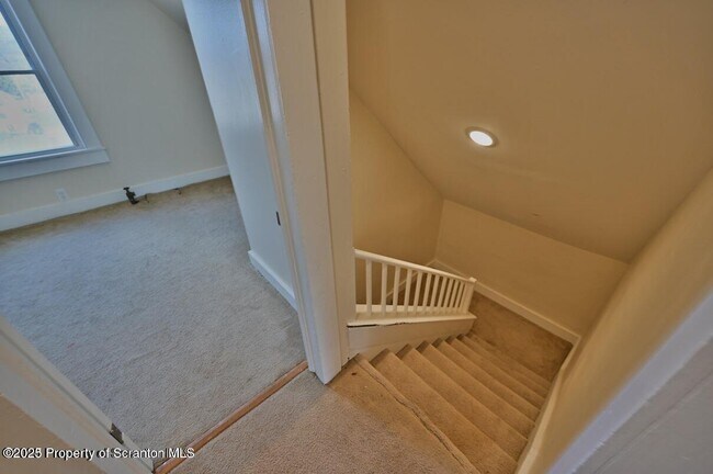 Building Photo - 1025 Ridge Ave