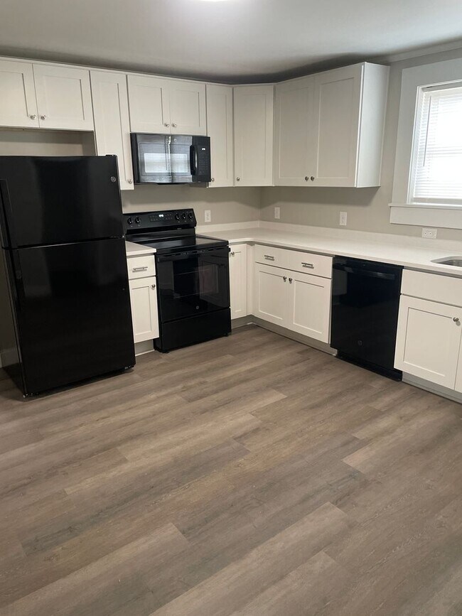 Building Photo - 417 E Twenty-Seventh St