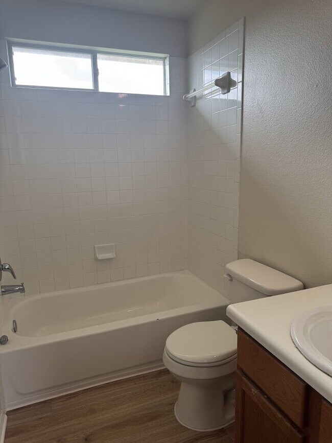 Building Photo - GREAT HOME! GREAT LOCATION