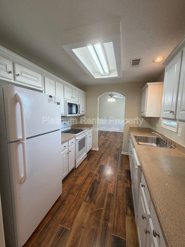 Building Photo - 105 Platte St