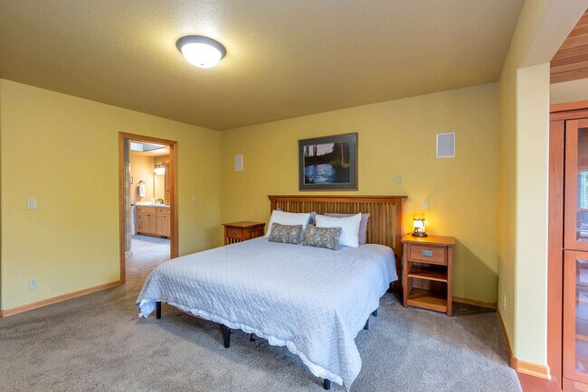 Building Photo - 17028 Cooper Dr