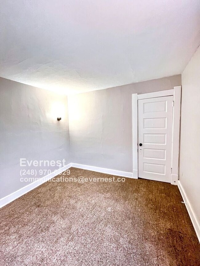 Building Photo - Charming 3-Bedroom Home with Basement and ...