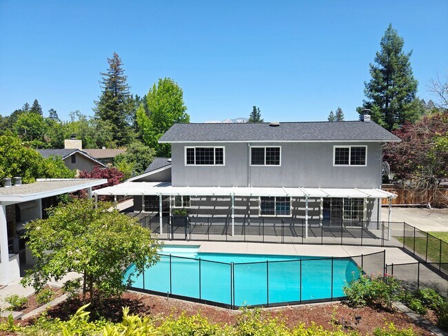 Building Photo - Stunning 4BD + Office Home with Pool in Li...