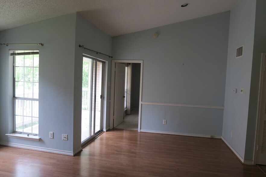 Primary Photo - 1521 Lincoln Way