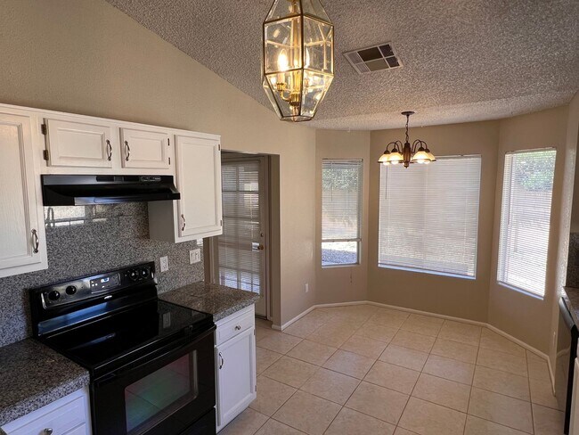 Building Photo - Phoenix 3 Bed, 2 Bath Home with Single Story