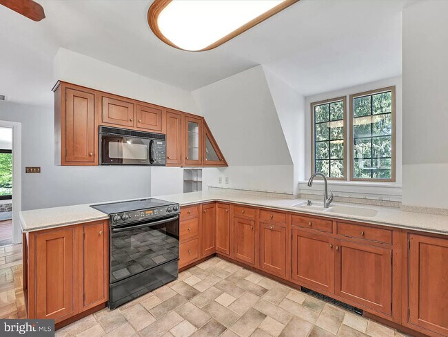 Building Photo - 405 N Tulpehocken Rd