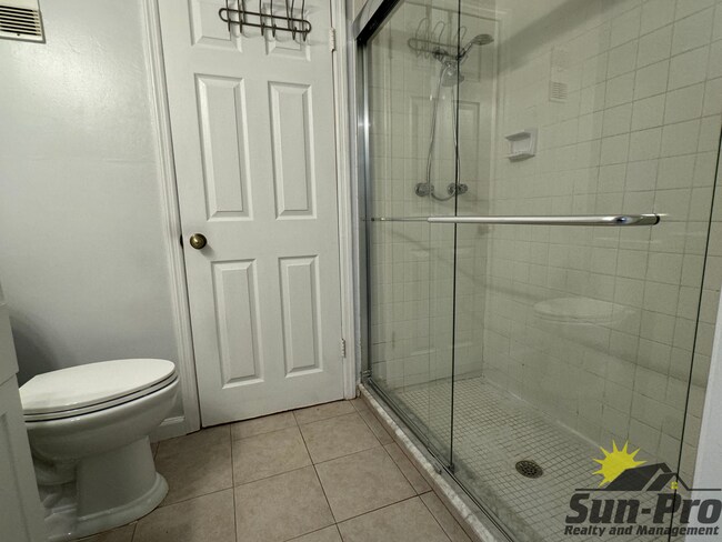 Building Photo - 116 Moonstone Ct