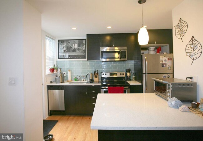 Building Photo - 209 W Wildey St