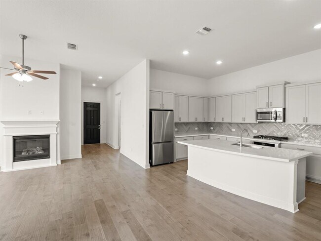 Building Photo - 100 Royal Fern Rd