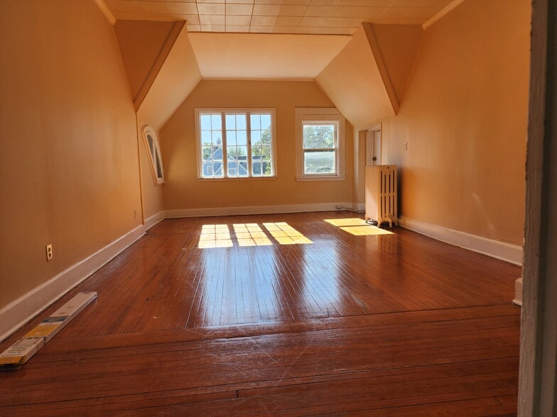 LIVINGROOM - 720 Madison Ave