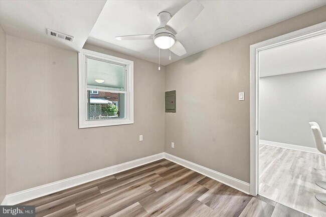 Building Photo - 105 Fronefield Ave