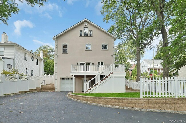 Building Photo - 150 Parkview Ave