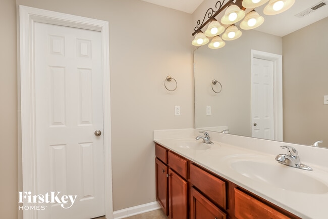 Building Photo - 488 Cedar Valley Dr