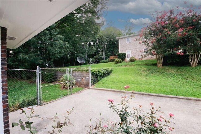 Building Photo - 840 Howard Ct SW