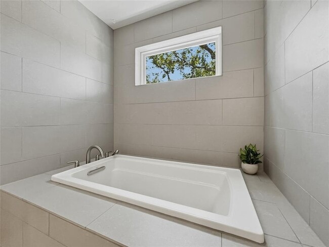 Building Photo - 2118 Brackenridge St