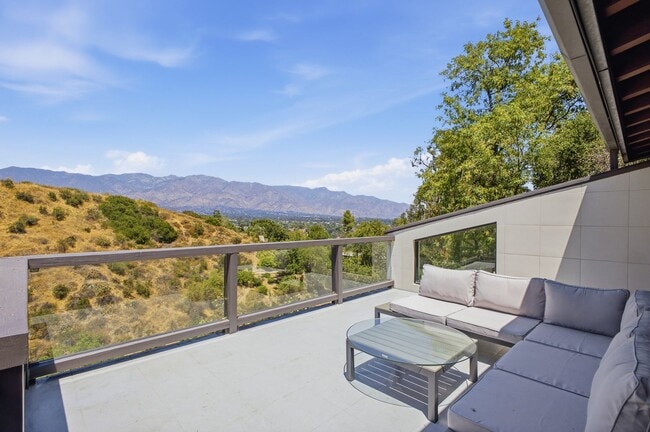 Building Photo - 1255 Rancheros Rd
