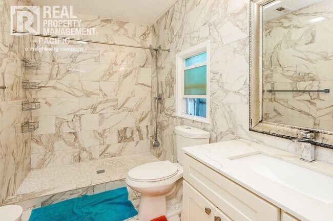 Building Photo - Bright & Spacious Oakland Home with Backya...