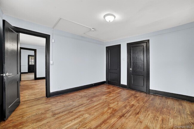 Building Photo - 364 Ashford Ave