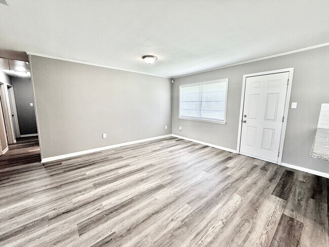 Building Photo - 16820 Dahlgren Ave