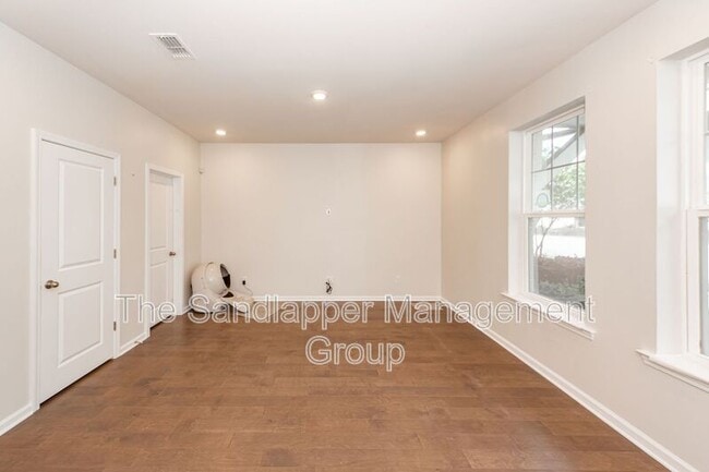 Building Photo - 139 Rowans Creek Dr