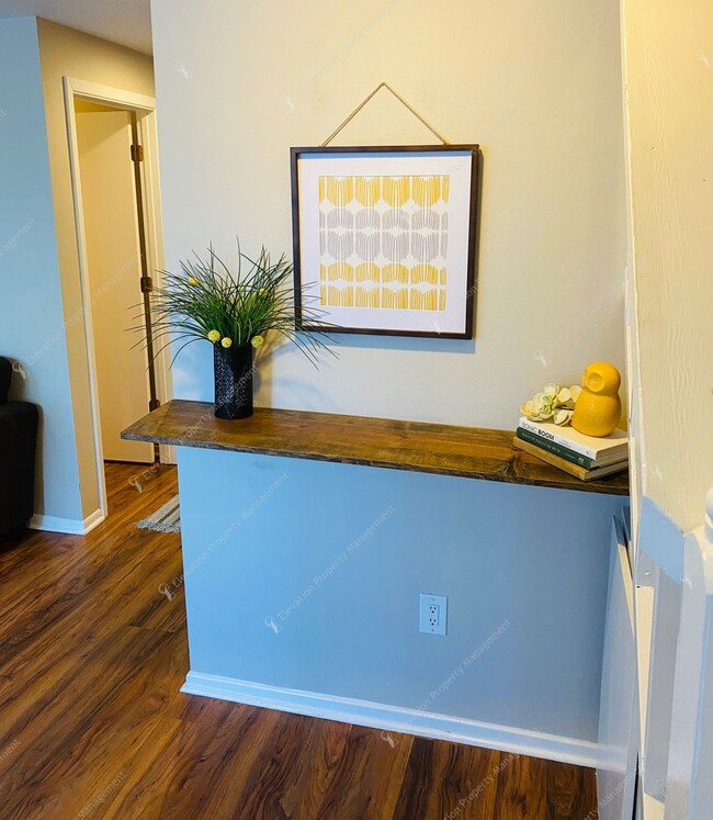 Building Photo - FULLY FURNISHED, 1 BR - 1.5 BA + LOFT CONDO IN NW BEND