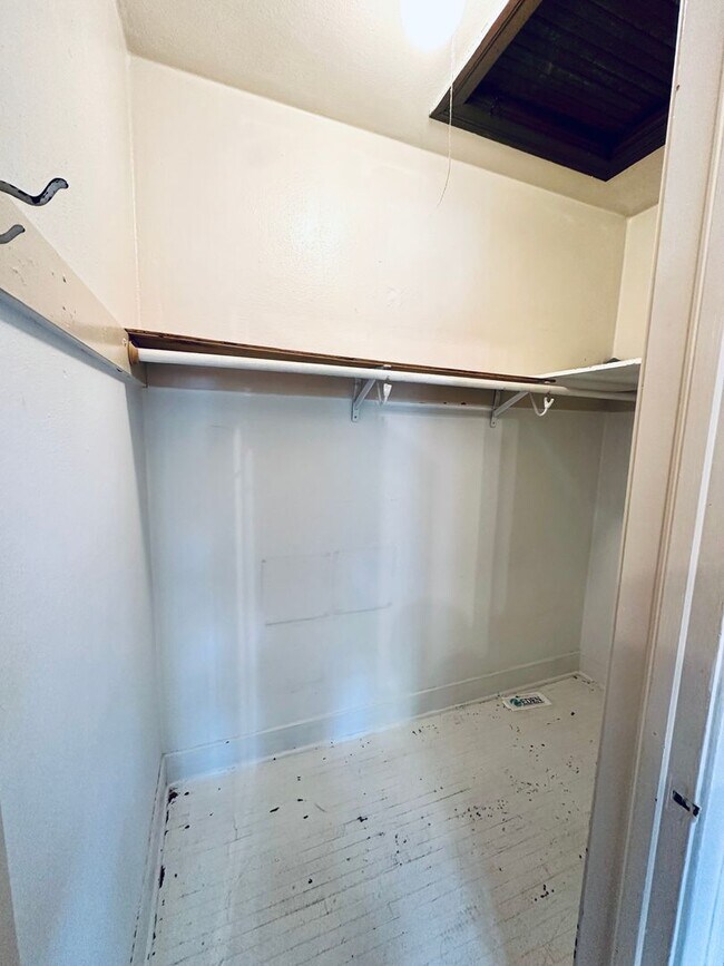 Building Photo - 1000-1003 W 25th Ave