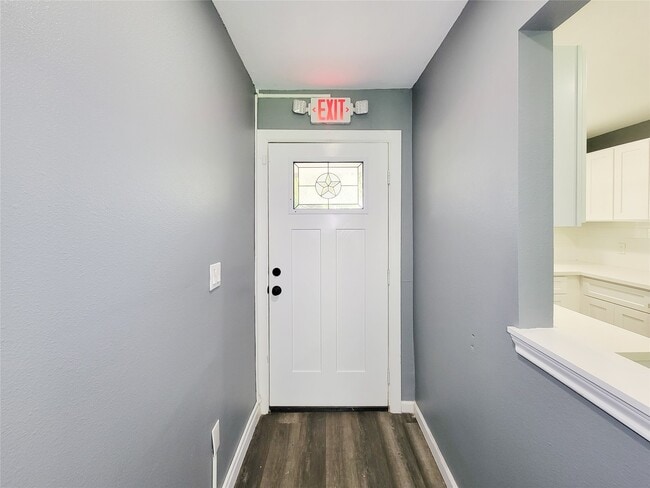 Building Photo - 6327 Mardale Dr